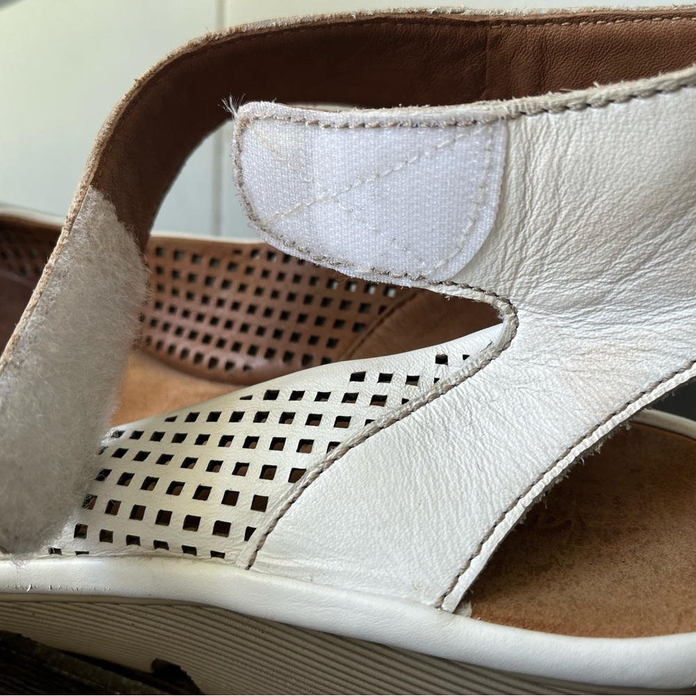 Clarks Clarene Prima Leather Wedge White Sandals Size 9.5 - Picture 2 of 15